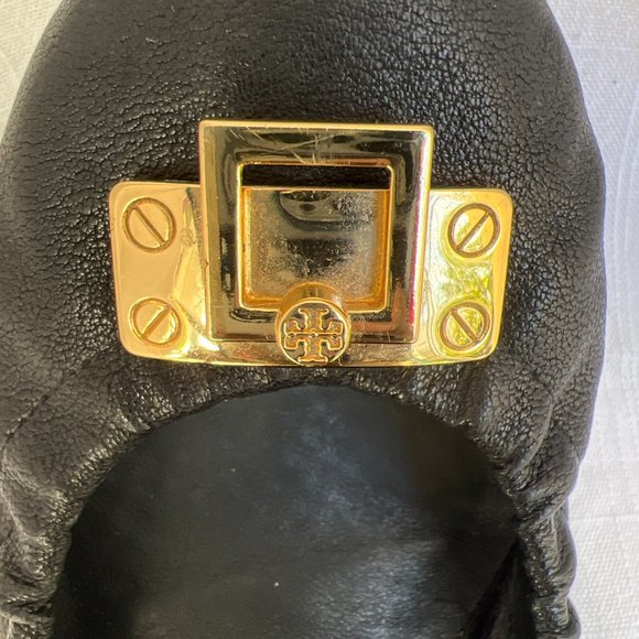 Tory Burch Black Leather Flats Round Toe Gold Tone Lock Buckle Slip On Shoes 7 - Picture 3 of 9